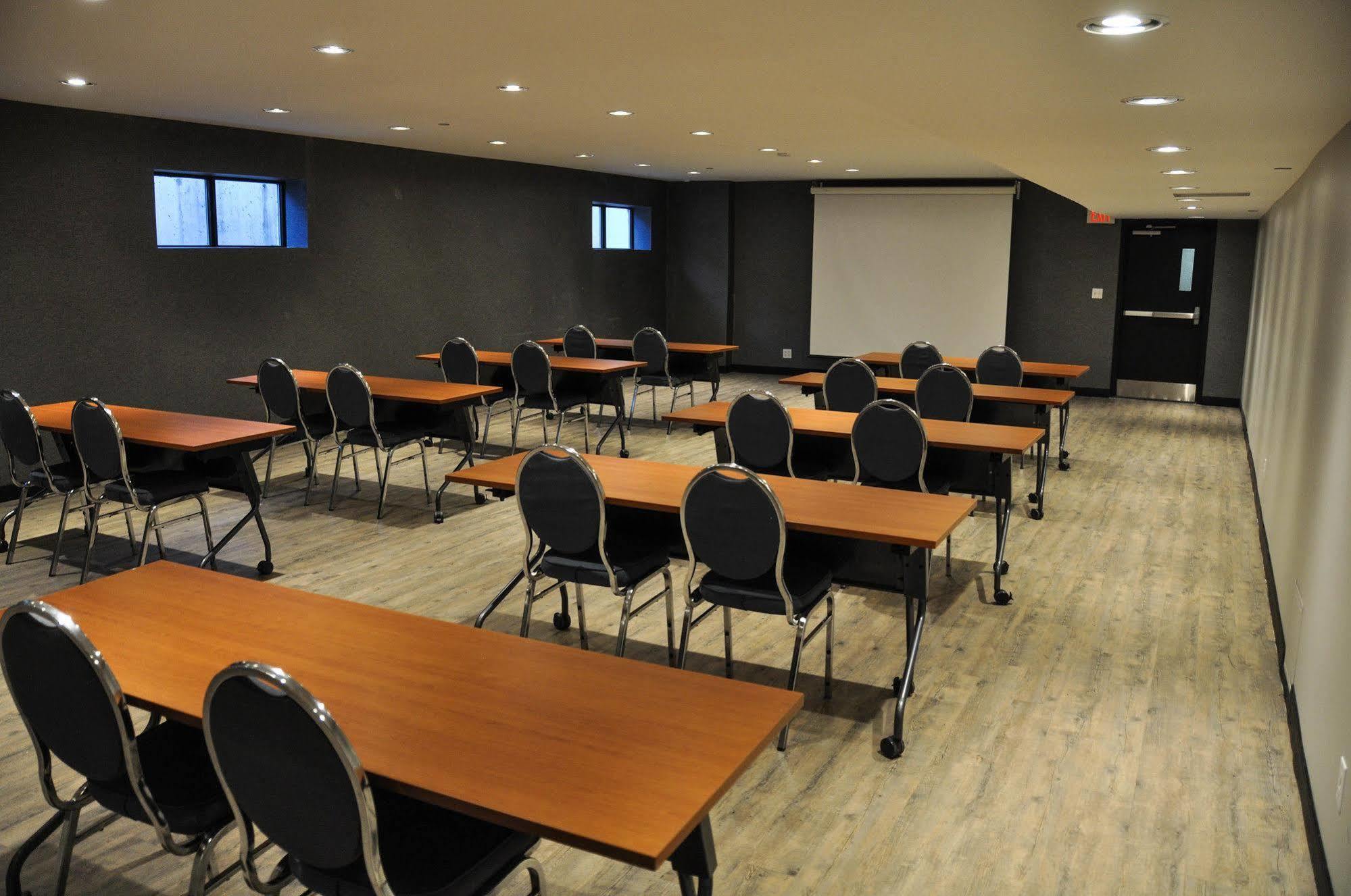 Residence & Conference Centre - Kitchener-Waterloo Eksteriør billede